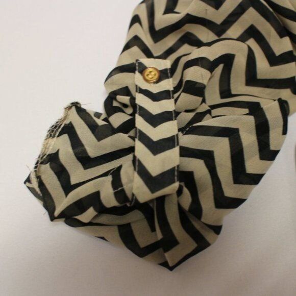 Alloy Tan & Black Hi Lo Chevron Blouse Size S - Picture 4 of 8